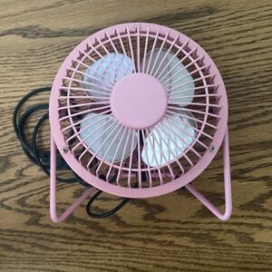 Mini pink desk fan